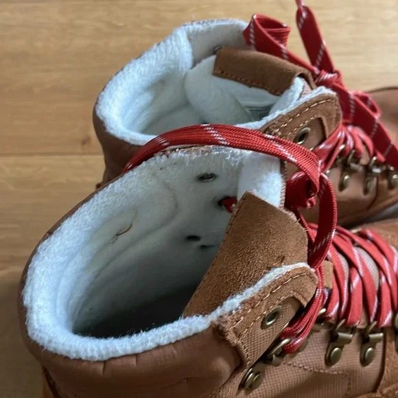 Keds Brown Boots with Red Laces - Picture 4 of 5